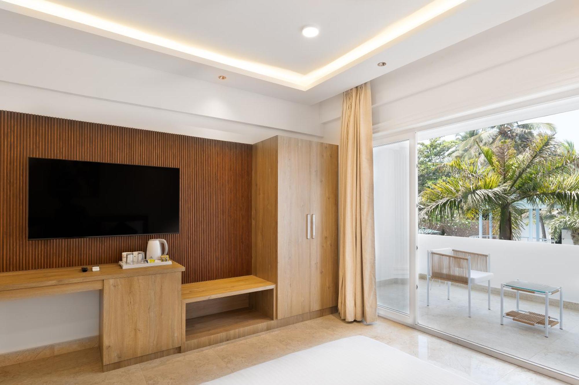White Wharf Beach Resort Morjim Goa Exterior foto