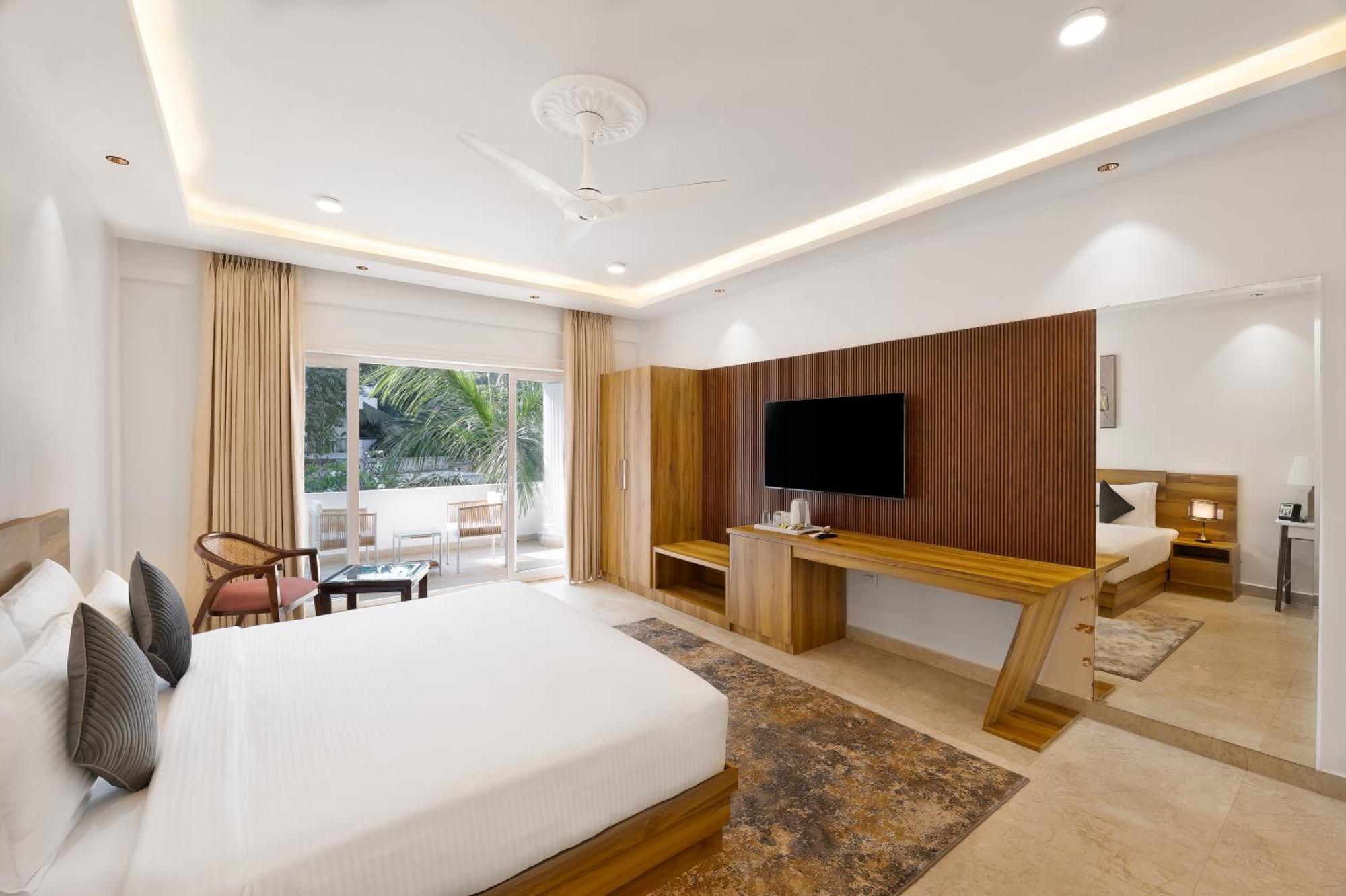 White Wharf Beach Resort Morjim Goa Exterior foto
