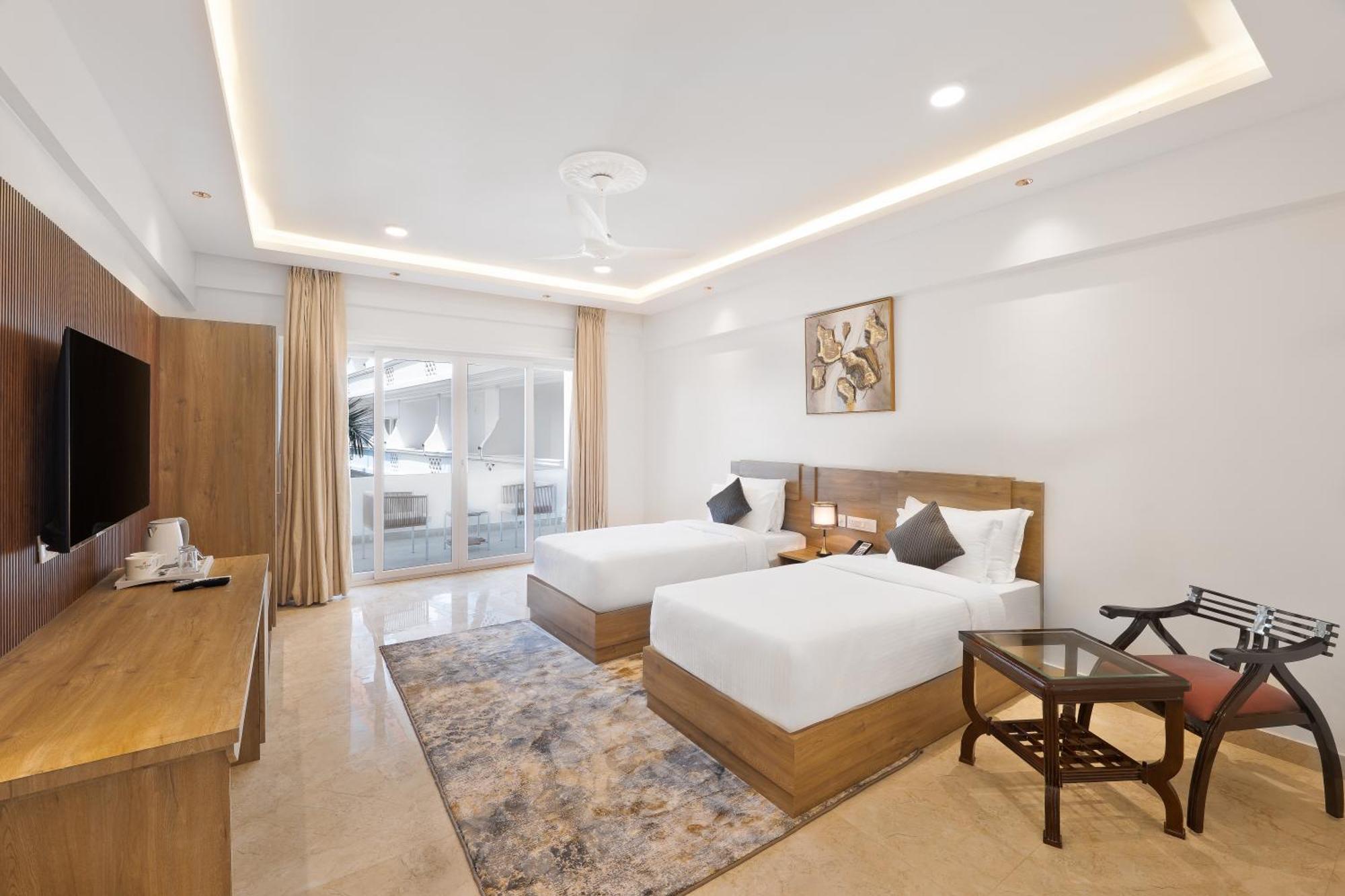 White Wharf Beach Resort Morjim Goa Exterior foto