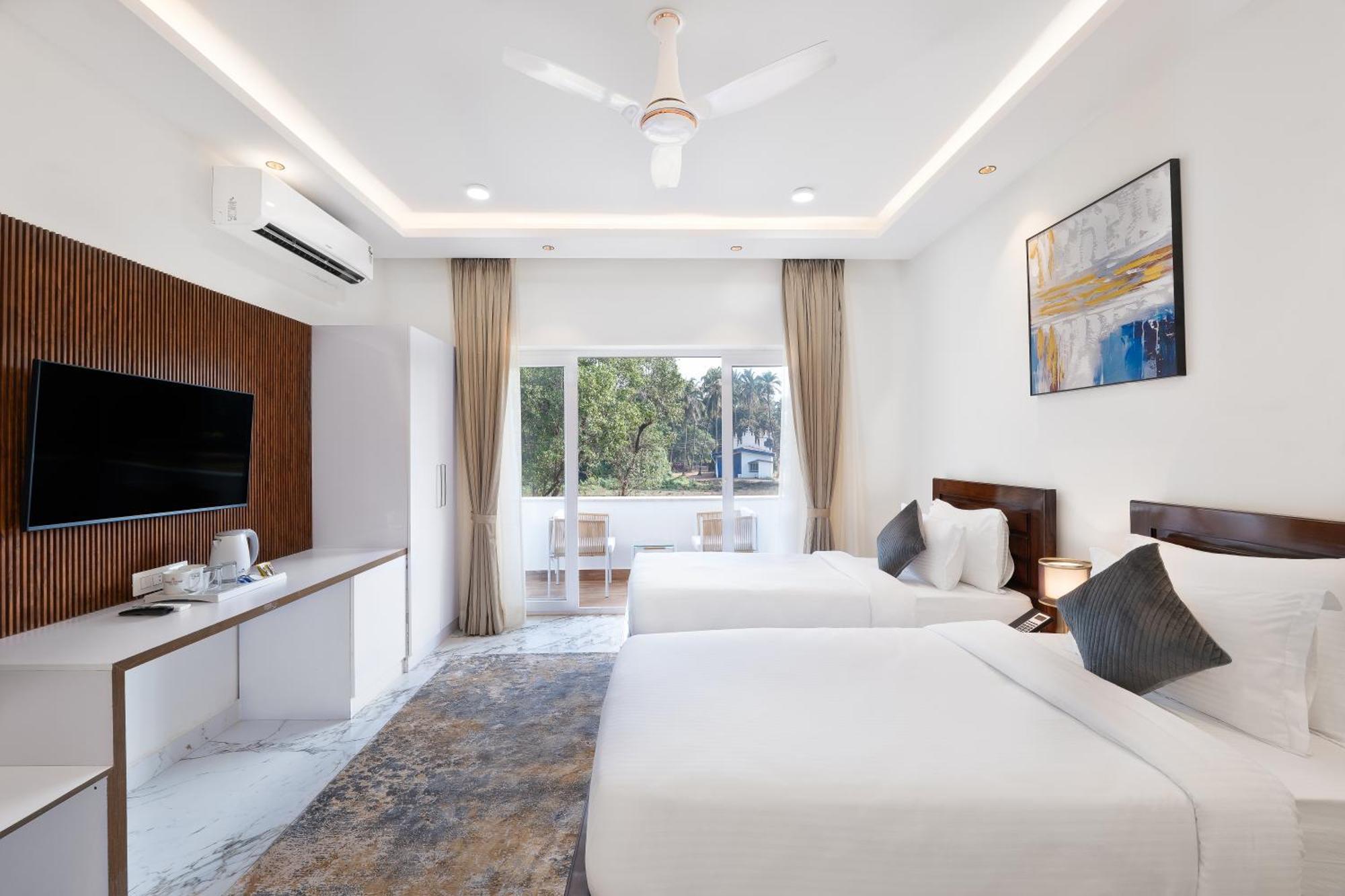 White Wharf Beach Resort Morjim Goa Exterior foto