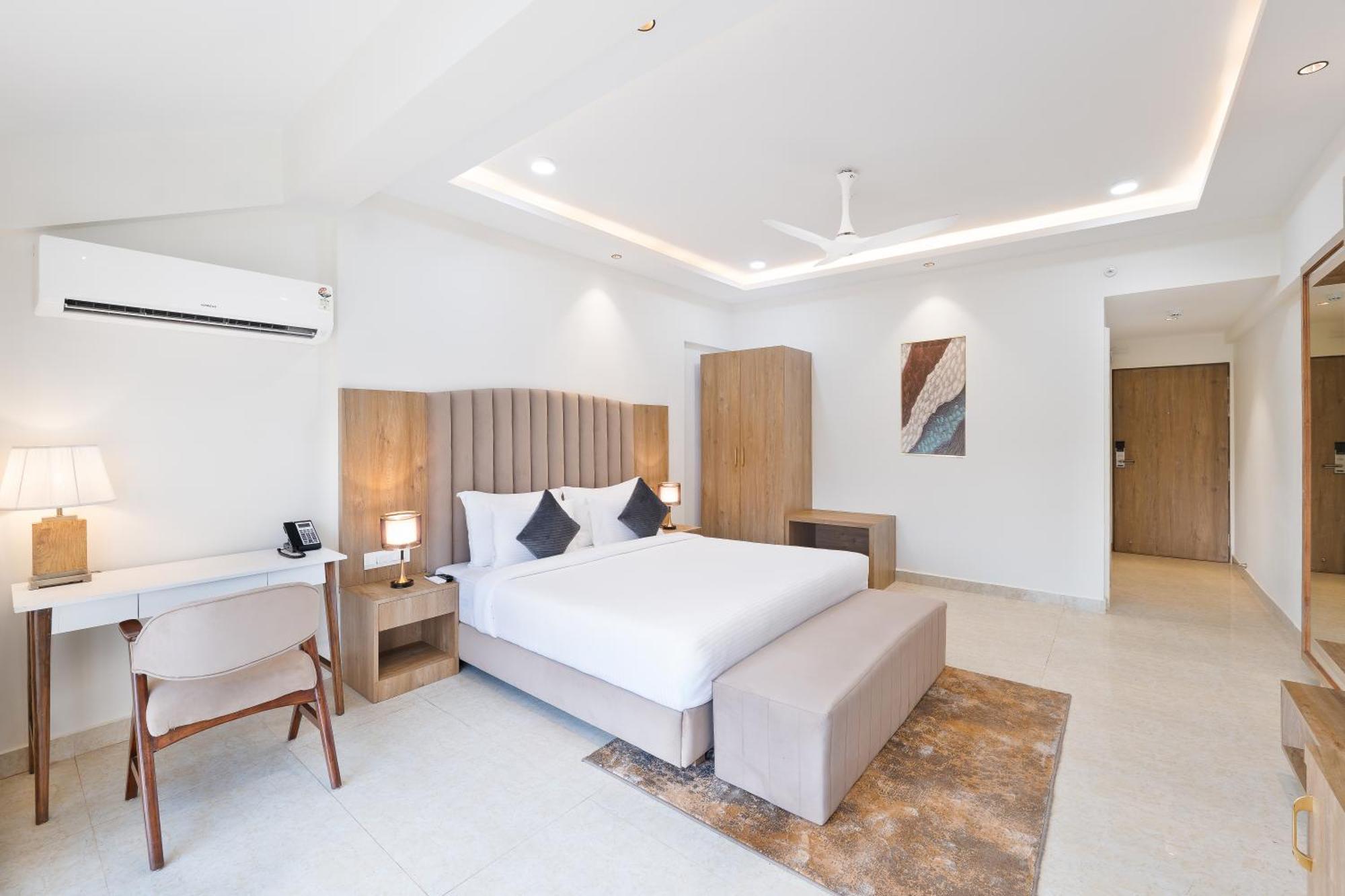 White Wharf Beach Resort Morjim Goa Exterior foto