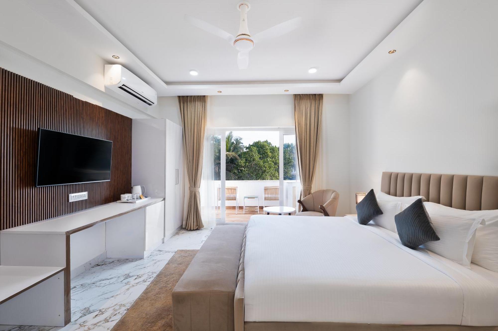 White Wharf Beach Resort Morjim Goa Exterior foto