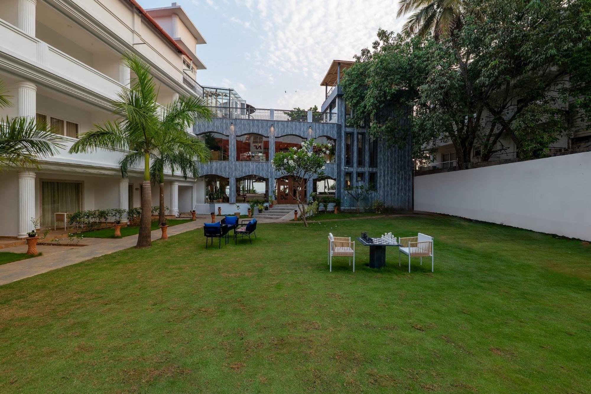 White Wharf Beach Resort Morjim Goa Exterior foto